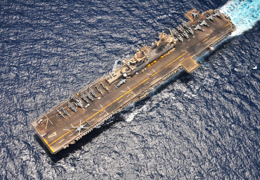 Корабль USS Boxer LHD-4