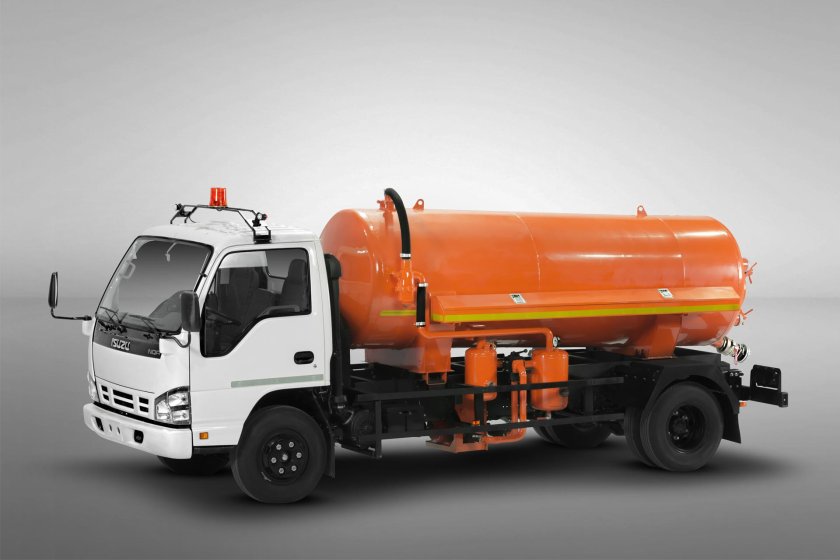 Isuzu NQR 71pl поливомоечная машина.