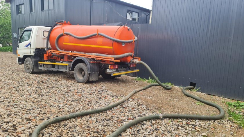 Машина для выкачки канализации