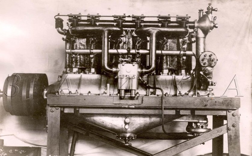 Поршневой мотор «дека» м-100