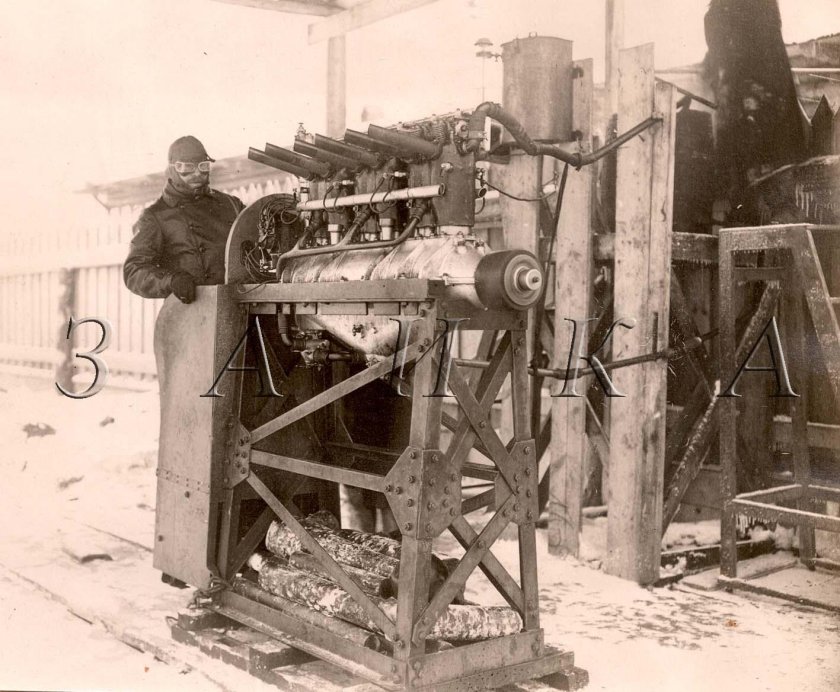 Поршневой мотор «дека» м-100