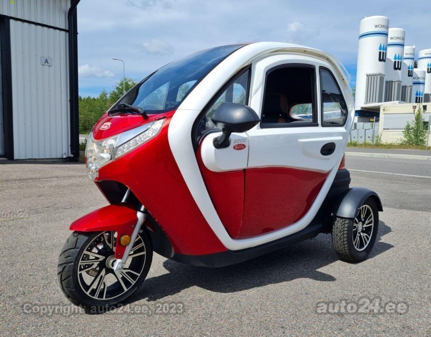 Трёхколёсный электроскутер с закрытой кабиной 2020