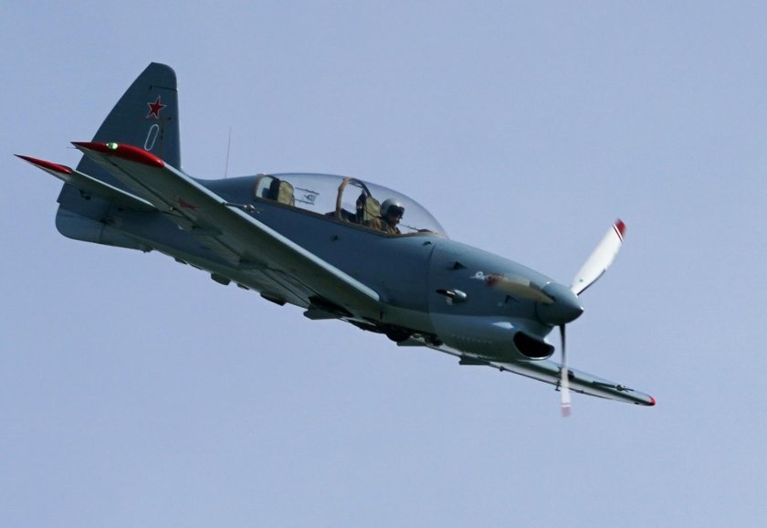 Самолет УТС як-152