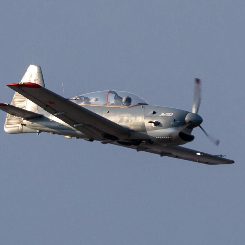 Самолёт як-152