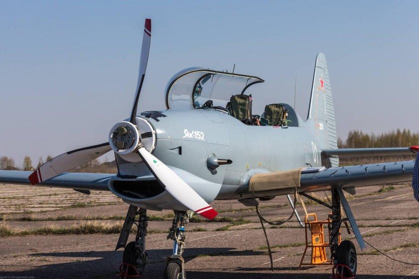 Як 152
