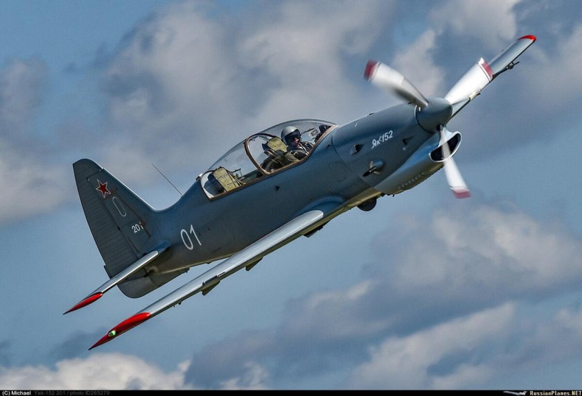 Як 152