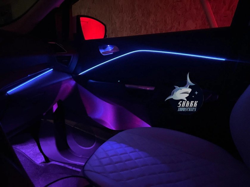 Контурная подсветка салона автомобиля