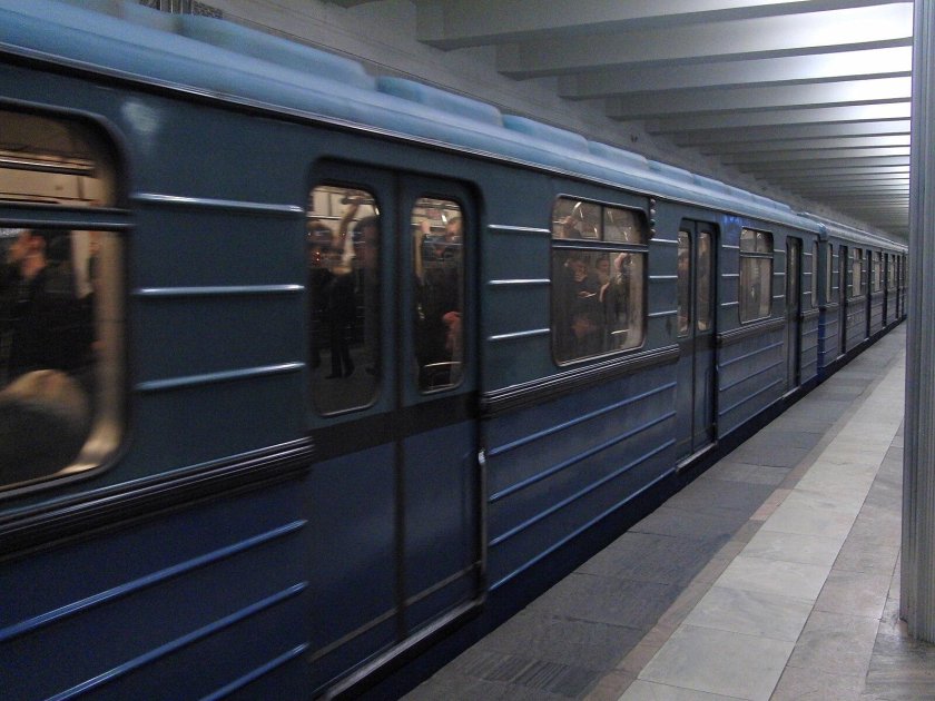 Станция Октябрьское поле