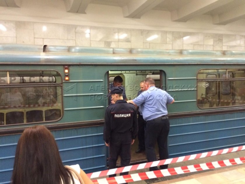 Станция Октябрьское поле