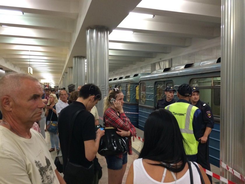 Метро Октябрьское поле сейчас