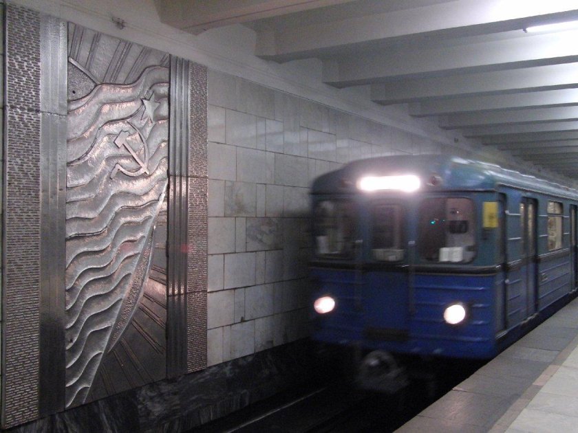 Станция Октябрьское поле