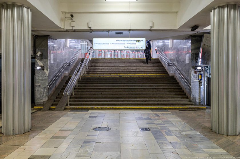 Станция метро Октябрьское поле