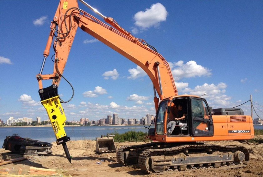Экскаватор Doosan 300 с гидромолотом