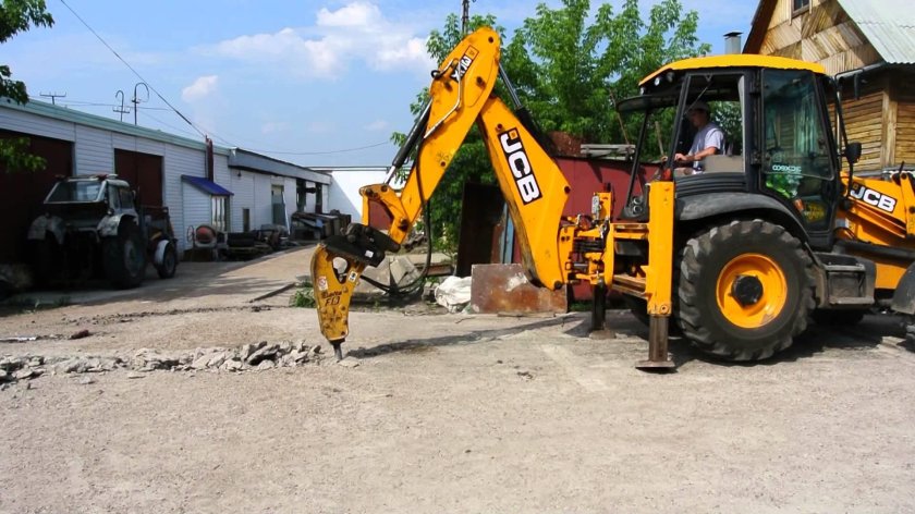 Экскаватор с гидромолотом JCB 3cx