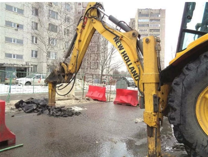 Экскаватор погрузчик JCB С гидромолотом