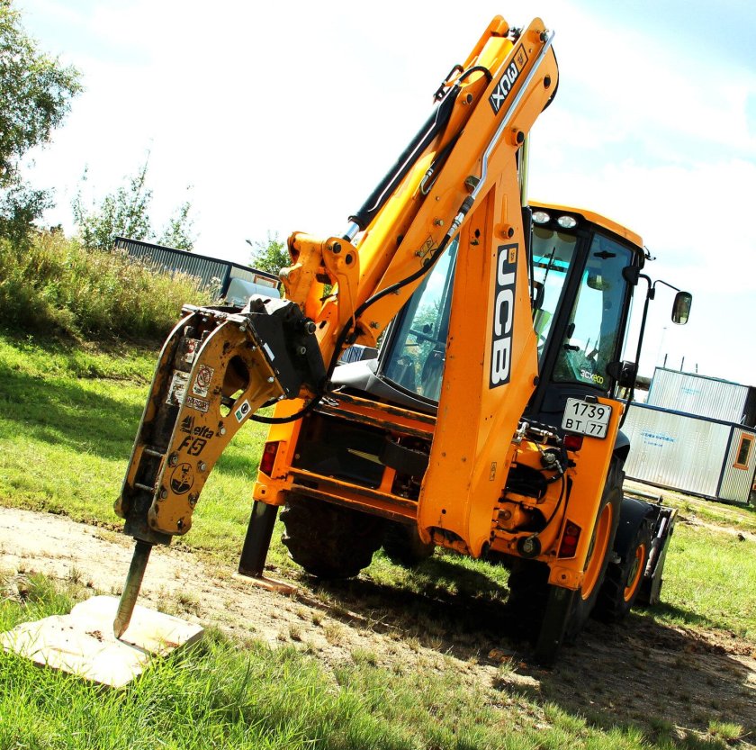 Экскаватор-погрузчик JCB 3cx гидромолот .