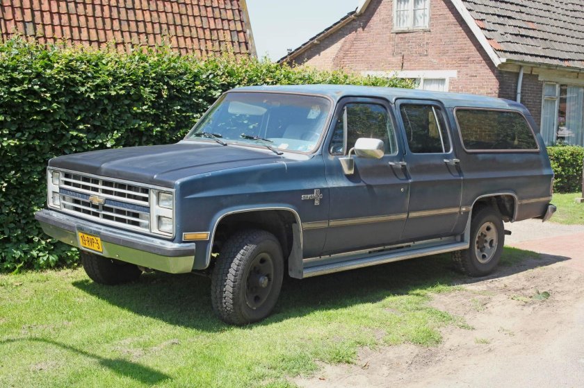 Chevrolet Suburban 8