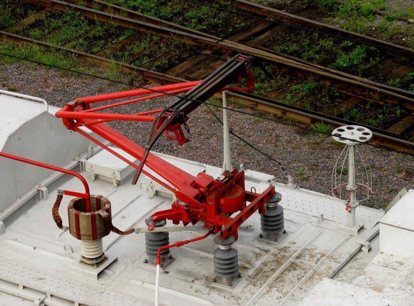 Токоприемник электровоза эп1м