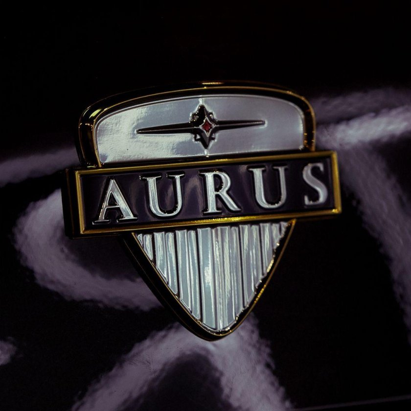 Автомобиль марки Аурус