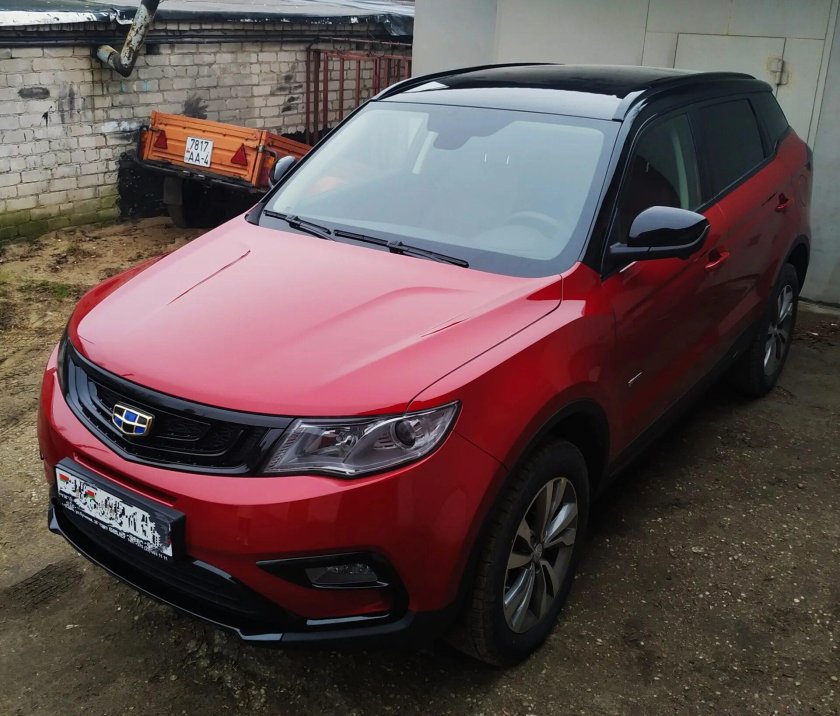 Geely Coolray красный