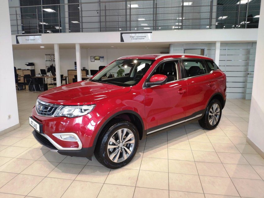Geely Atlas красный
