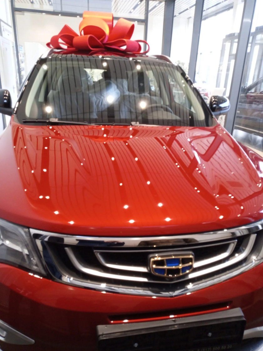 Geely Coolray красный