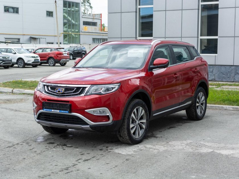Geely Atlas красный