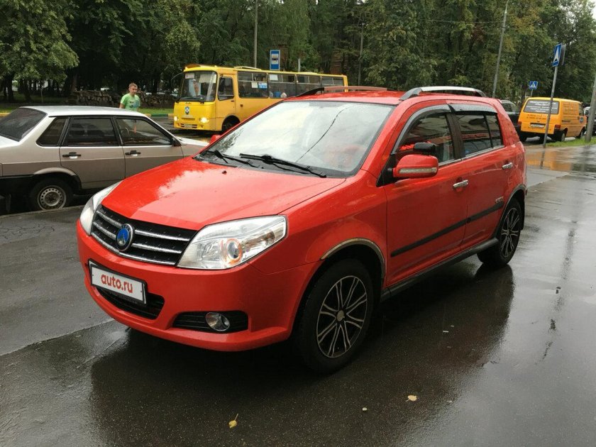 Geely MK Cross красный