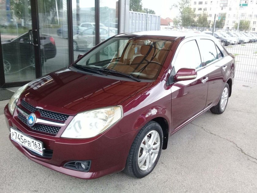 Geely MK седан красная