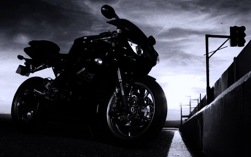 Мотоцикл на красивом фоне