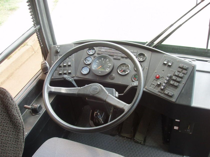 МАЗ 103 кабина