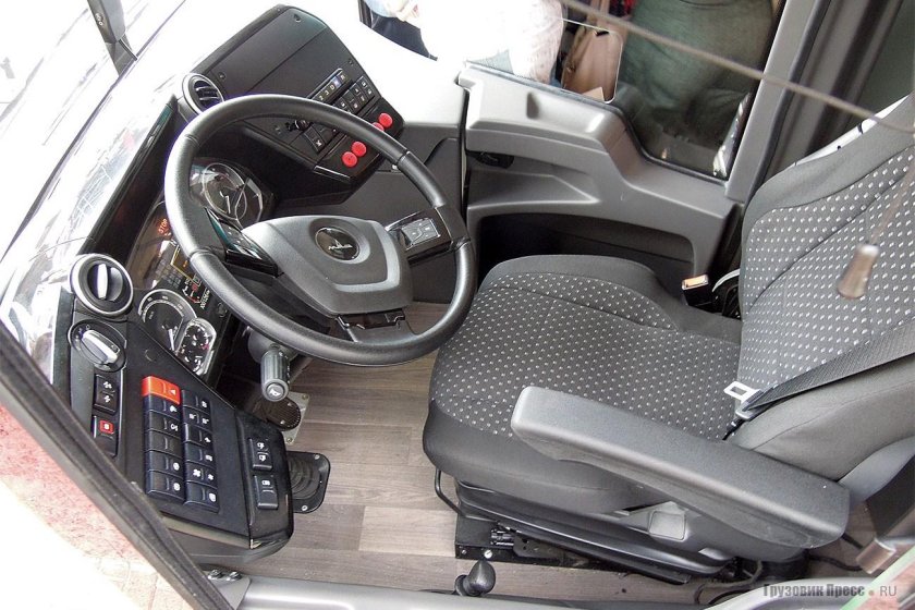 МАЗ 303 салон