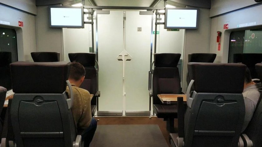 Комфорт поезд Ласточка 820