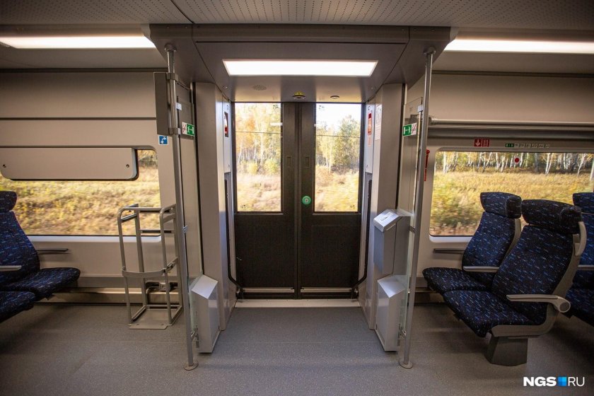 Ласточка поезд тамбур