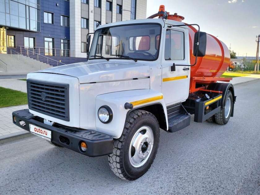 ЗИЛ 4520 самосвал салон с гитарой п 145