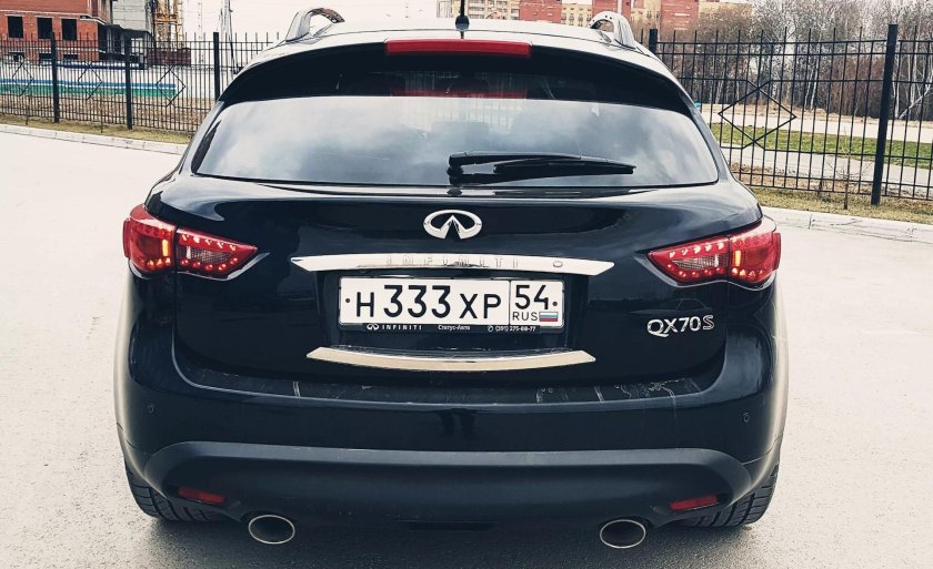 Infiniti q70 зад