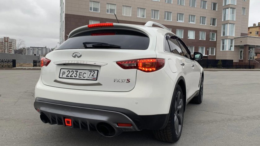Infiniti fx37 Rear
