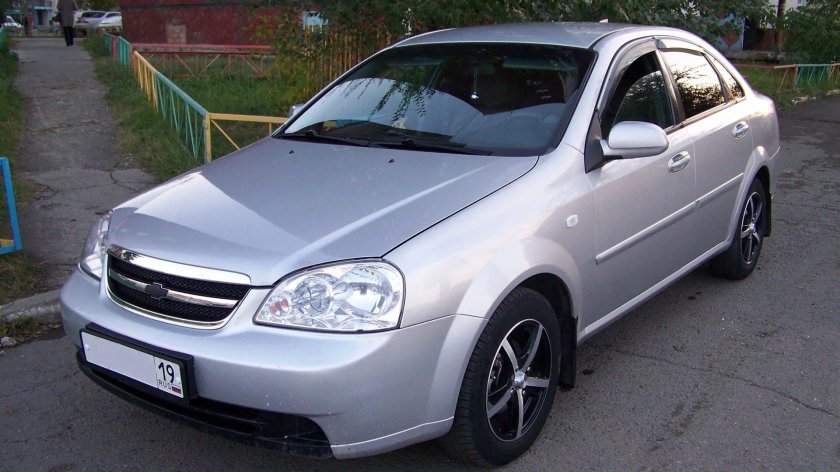 Шевроле Лачетти седан серебристый