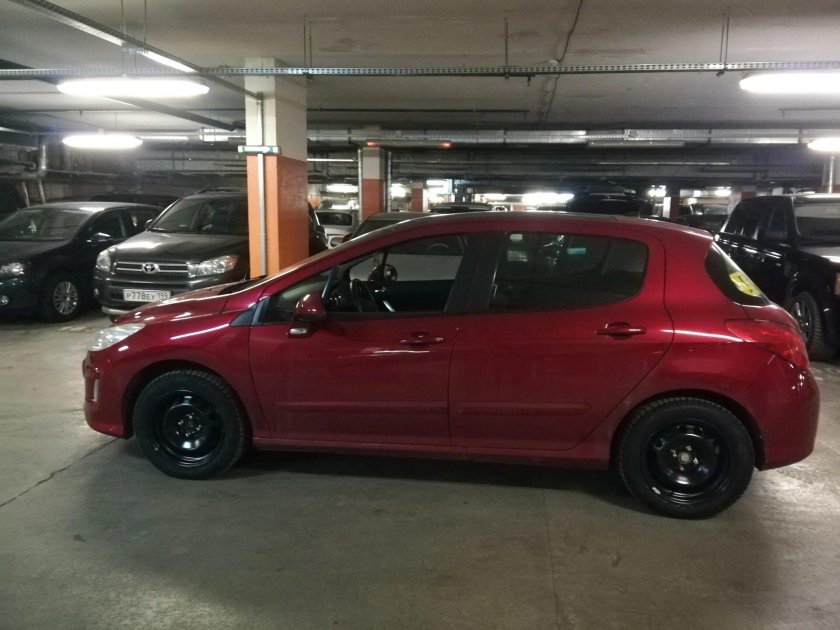 Пежо 308 на штампованных дисках