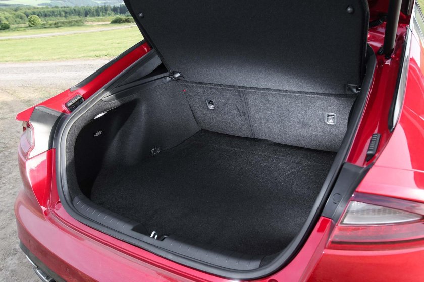 Kia Stinger багажник