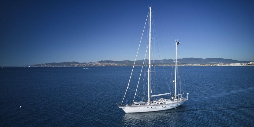 Парусная яхта athena