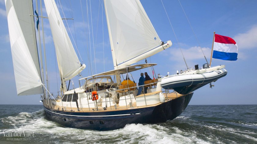 Парусная яхта