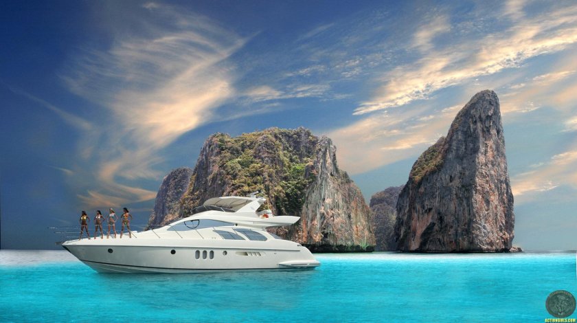 Яхта в море