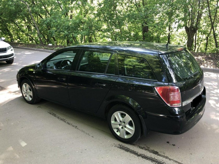 Опель Астра н универсал черный