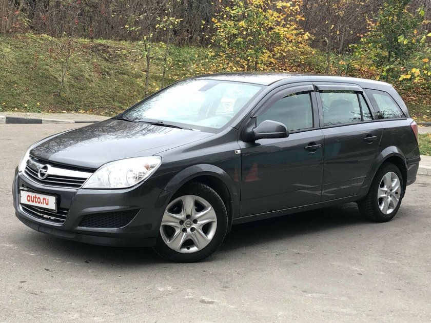 Опель Астра 2012 универсал 1.6