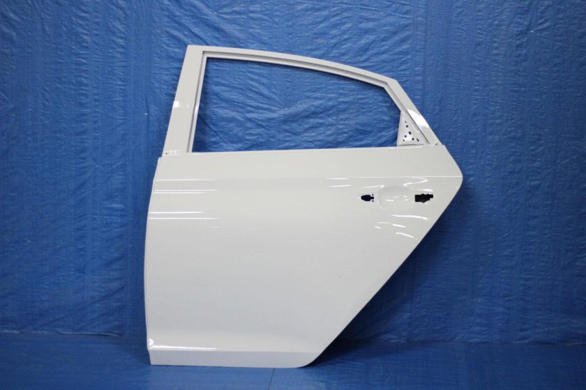 Задняя левая дверь на Солярис 2