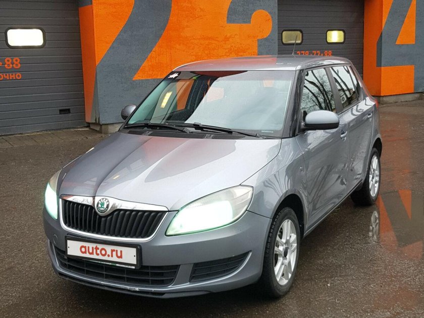 Шкода фабия 2012 год серый