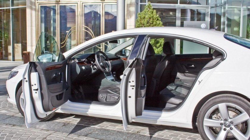Volkswagen Passat cc открытая дверь