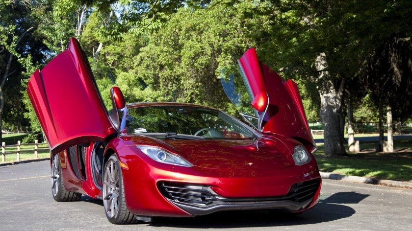 MCLAREN 12c красный