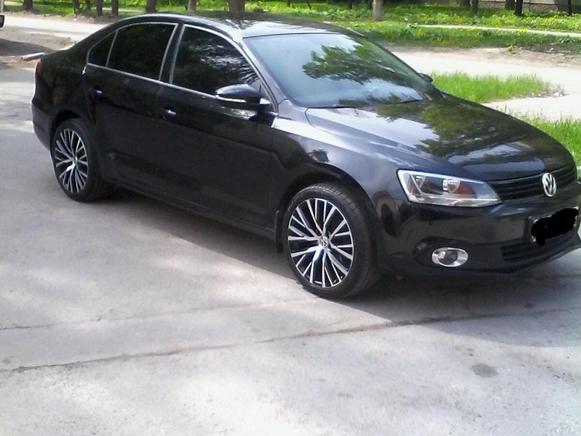 Фольксваген Джетта черная